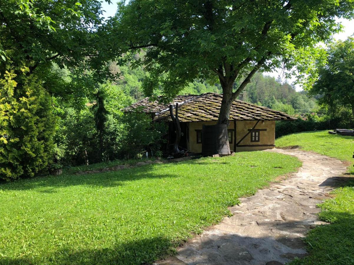Etnographic Houses Dulbok Dol Exterior photo