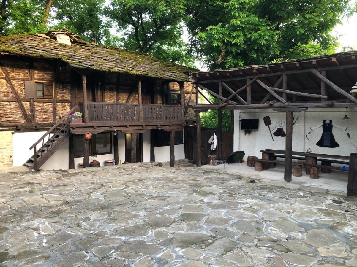 Etnographic Houses Dulbok Dol Exterior photo